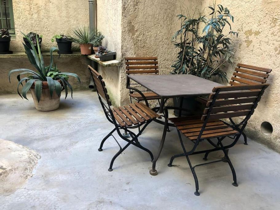 Ulysse, Appartement Spacieux Au Centre Historique D'Uzes En Rez-De-Chaussee Avec Exterieur, Proche Parking Des Marroniers מראה חיצוני תמונה