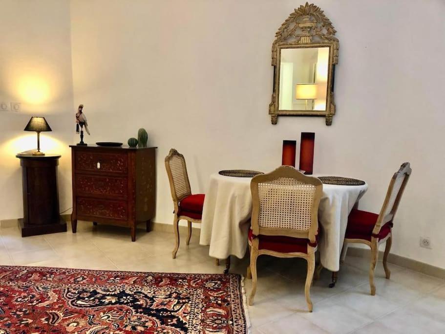 Ulysse, Appartement Spacieux Au Centre Historique D'Uzes En Rez-De-Chaussee Avec Exterieur, Proche Parking Des Marroniers מראה חיצוני תמונה
